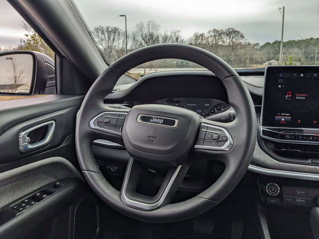 Used 2024 Jeep Compass Latitude image 24