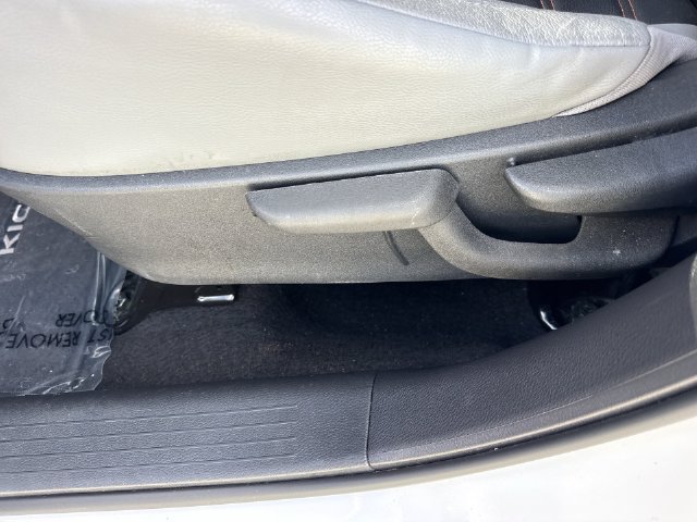 Used 2024 Nissan Kicks SR w/ SR Premium Package FWD image 12