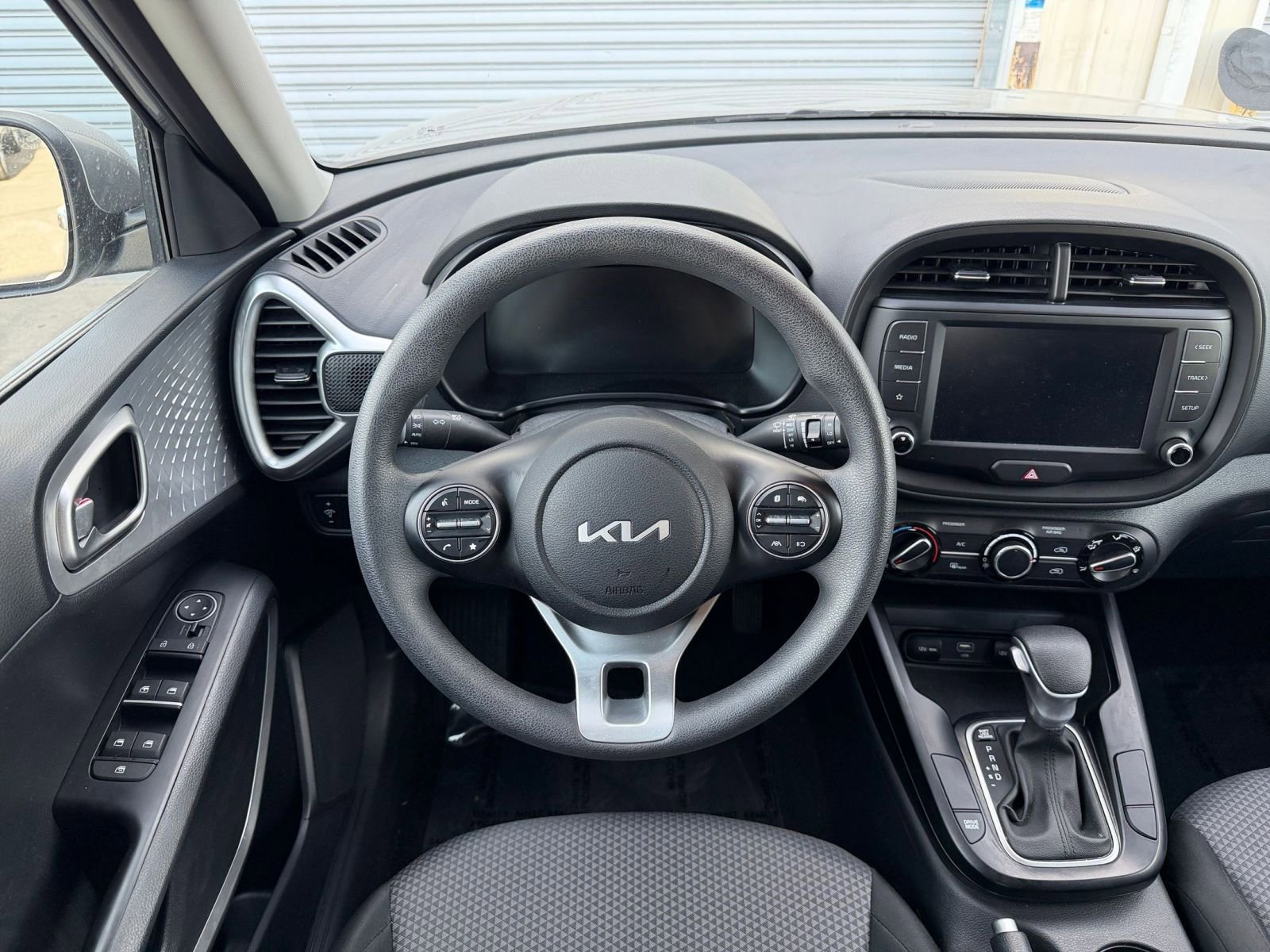 Used 2025 Kia Soul LX w/ LX Technology Package FWD image 32
