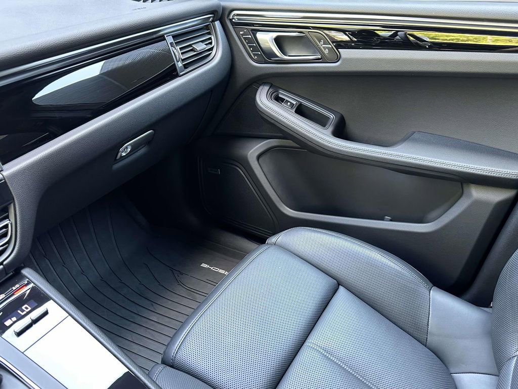 Certified 2025 Porsche Macan image 29