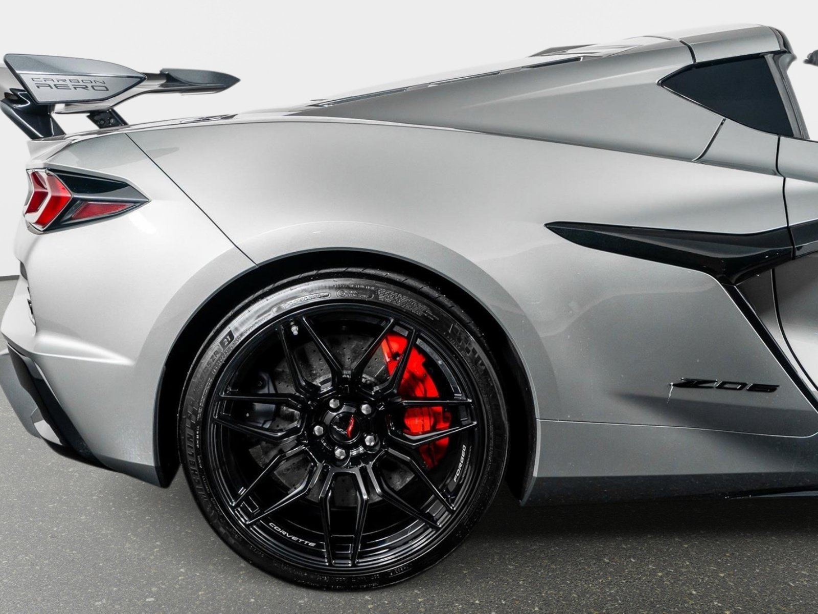 Used 2023 Chevrolet Corvette Z06 w/ Z07 Performance Package RWD image 8