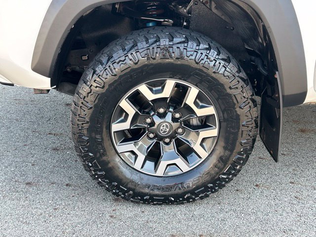 Certified 2023 Toyota Tacoma TRD Off-Road AWD/4WD image 17