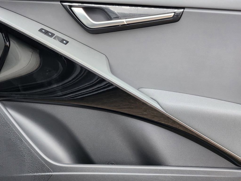 New 2025 Kia Niro EX Touring image 15
