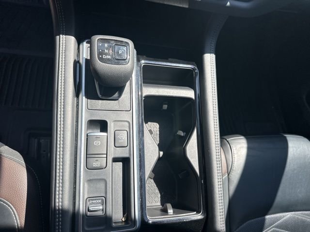 Used 2024 Nissan Pathfinder Platinum w/ Black Appearance Package image 15