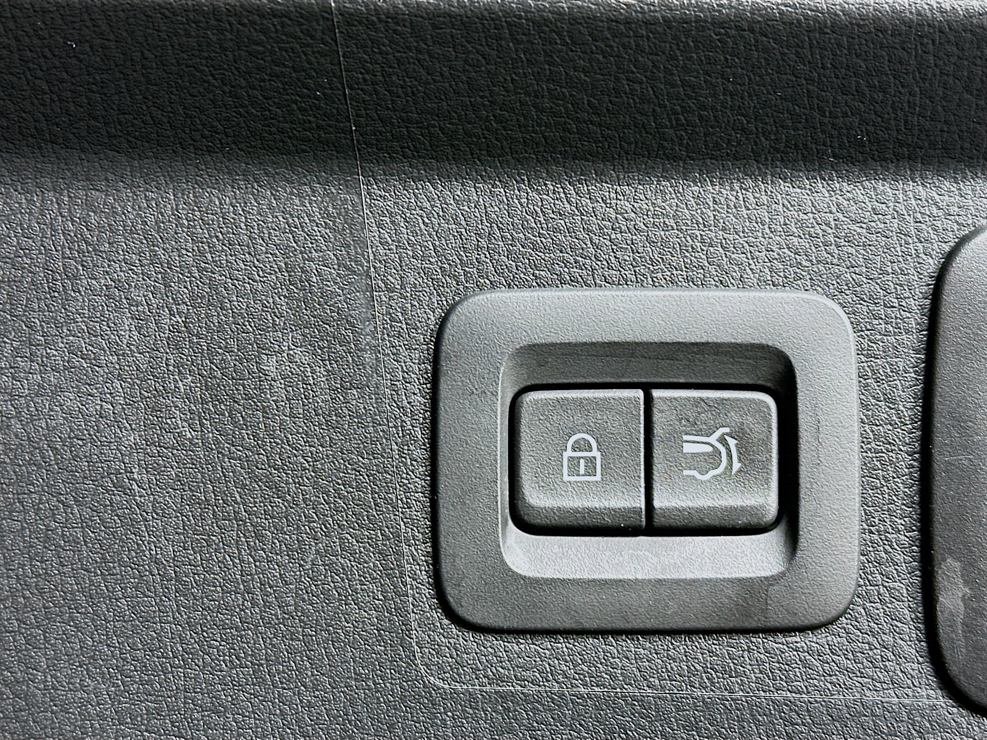 Used 2025 MAZDA CX-50 AWD 2.5 S w/ Premium Package image 28