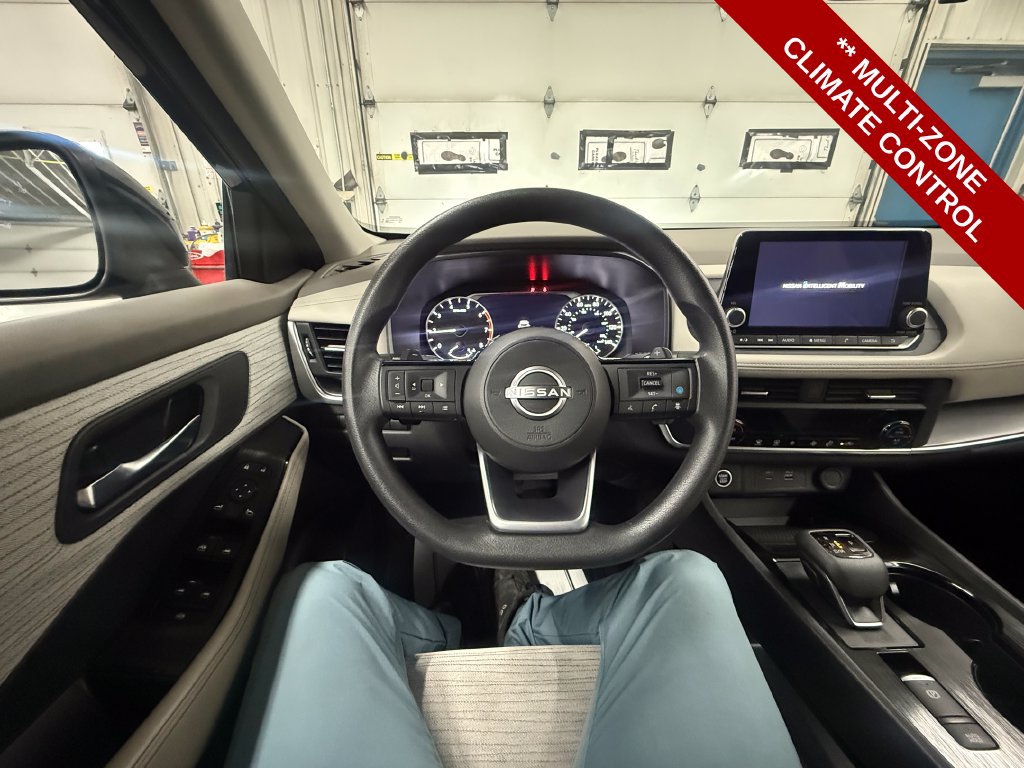 Used 2023 Nissan Rogue SV AWD/4WD image 16