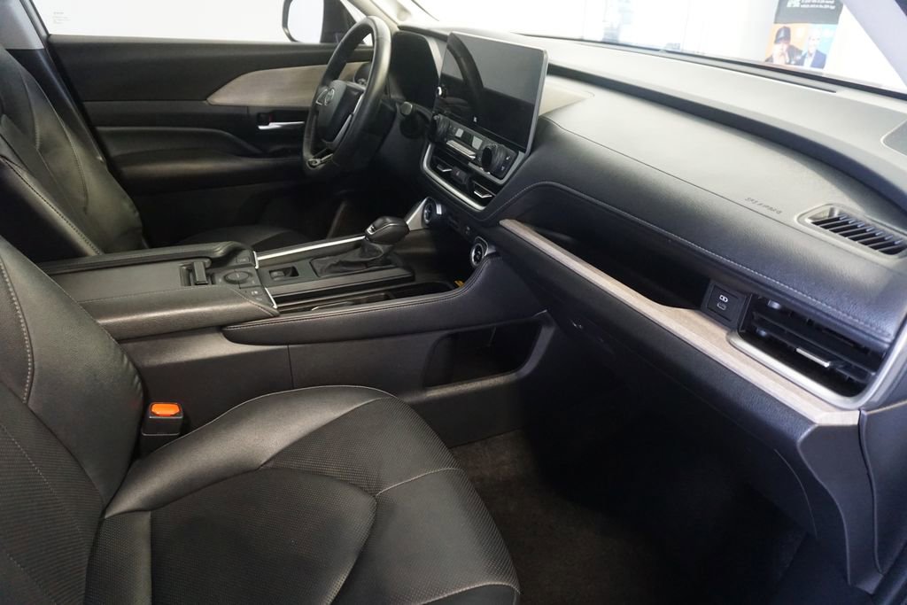 Used 2024 Toyota Grand Highlander Limited image 29