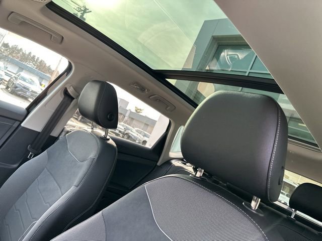 New 2026 Volkswagen Taos SE image 13