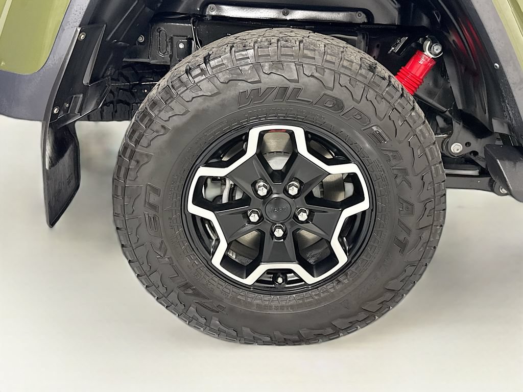 Used 2023 Jeep Gladiator Rubicon w/ LED Lighting Group AWD/4WD image 33
