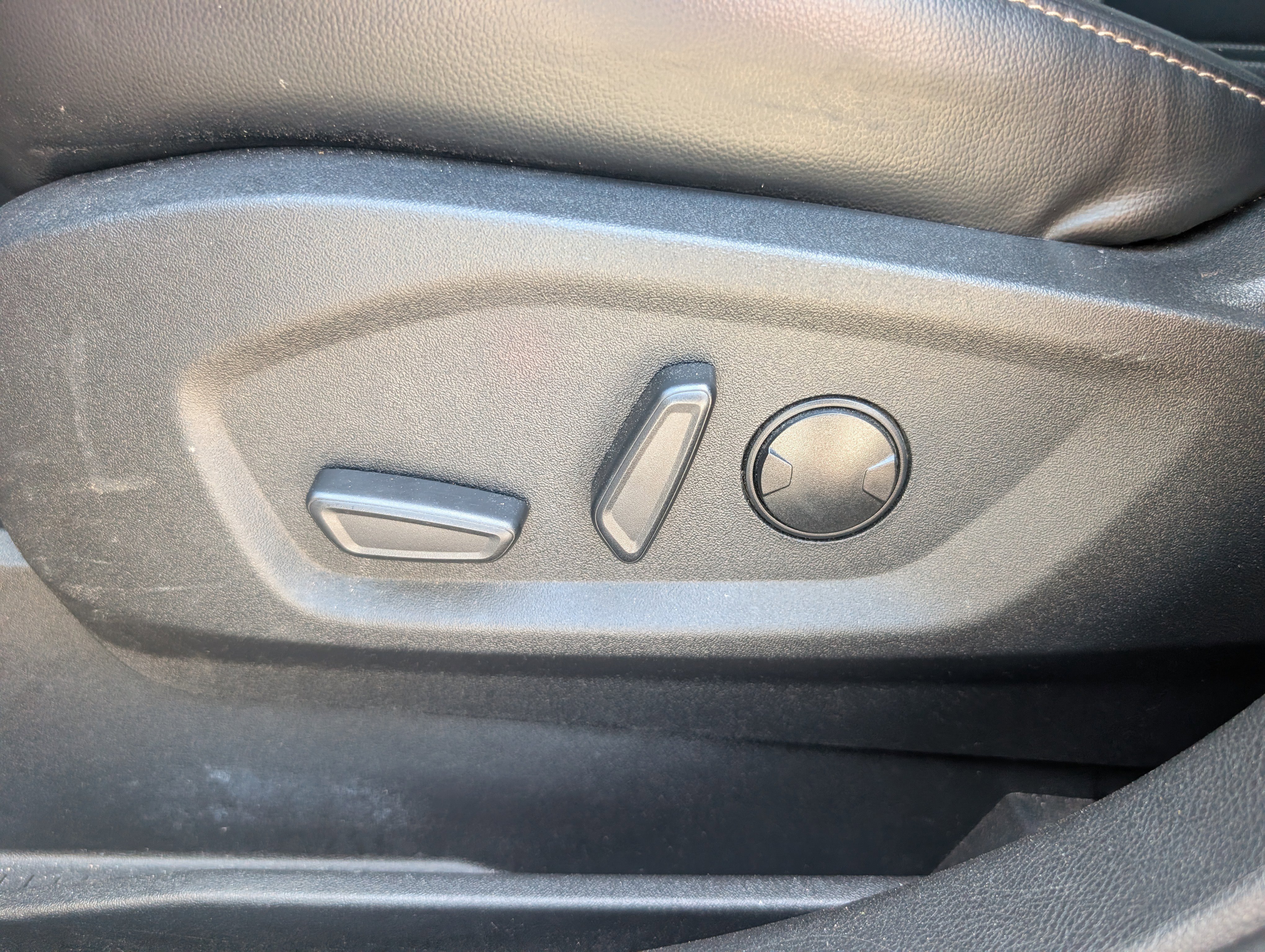 Used 2024 Ford Edge SEL AWD/4WD image 16