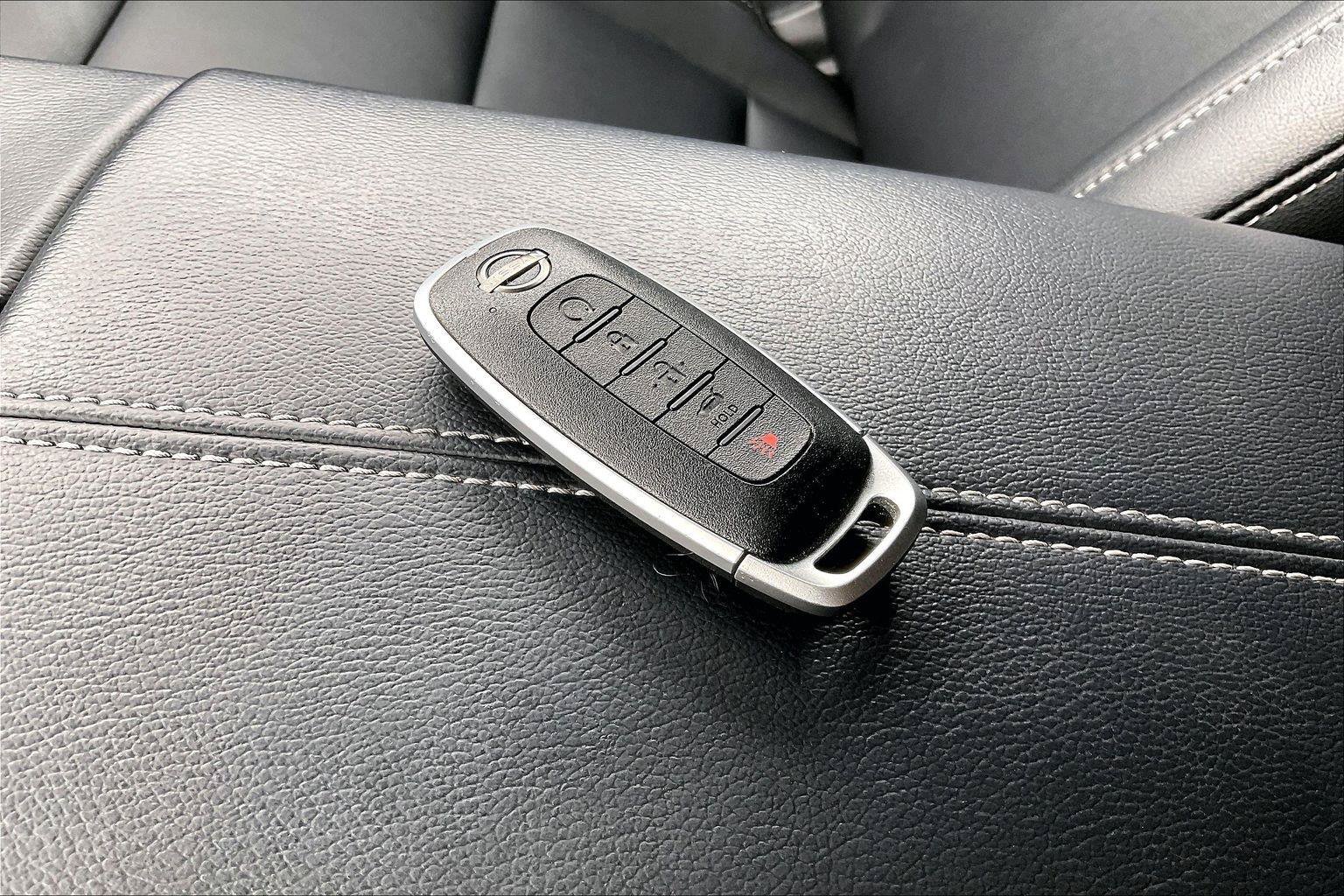 Certified 2025 Nissan Murano SV FWD image 12