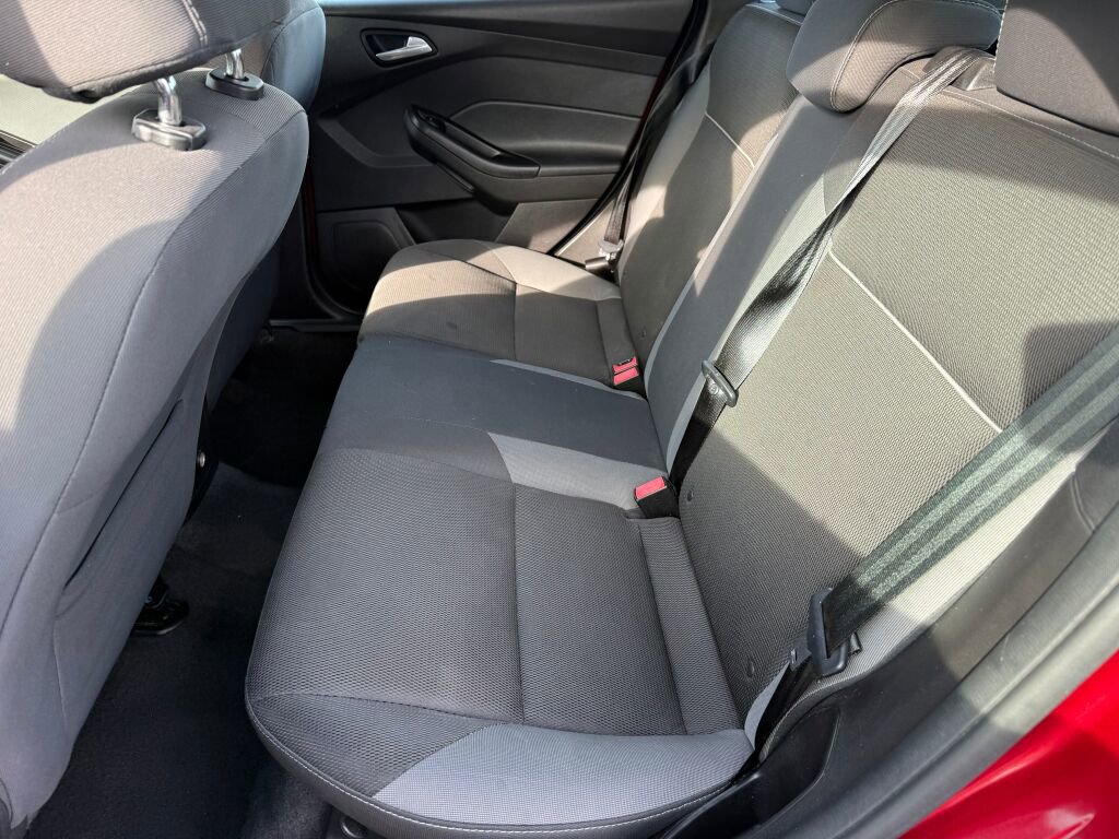 Used 2014 Ford Focus SE FWD image 9
