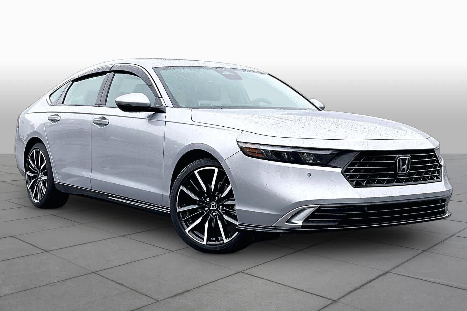 Used 2025 Honda Accord Touring image 2