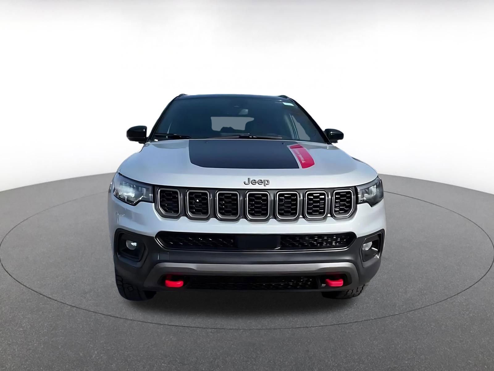 Used 2025 Jeep Compass Trailhawk AWD/4WD image 4