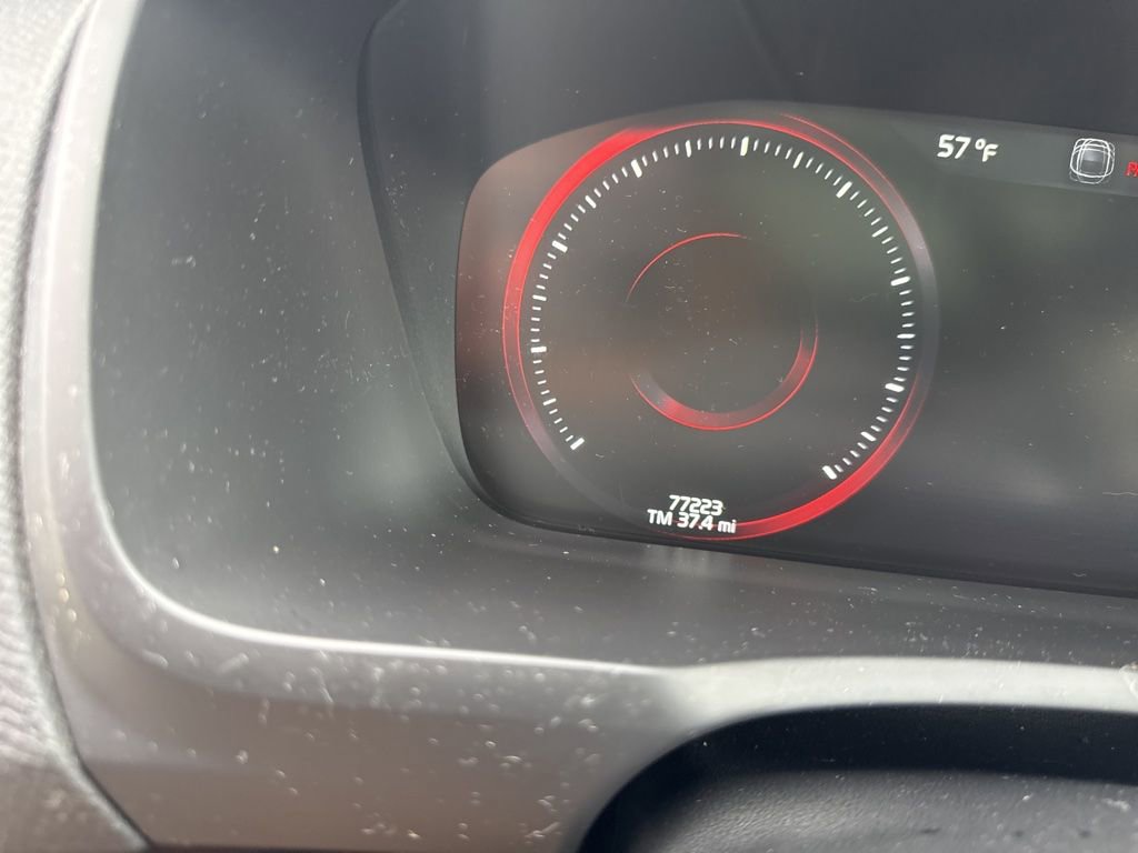 Used 2017 Volvo XC90 T6 Momentum w/ Vision Package image 17