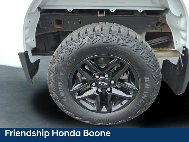 Used 2024 Chevrolet Silverado 1500 LT Trail Boss AWD/4WD image 3