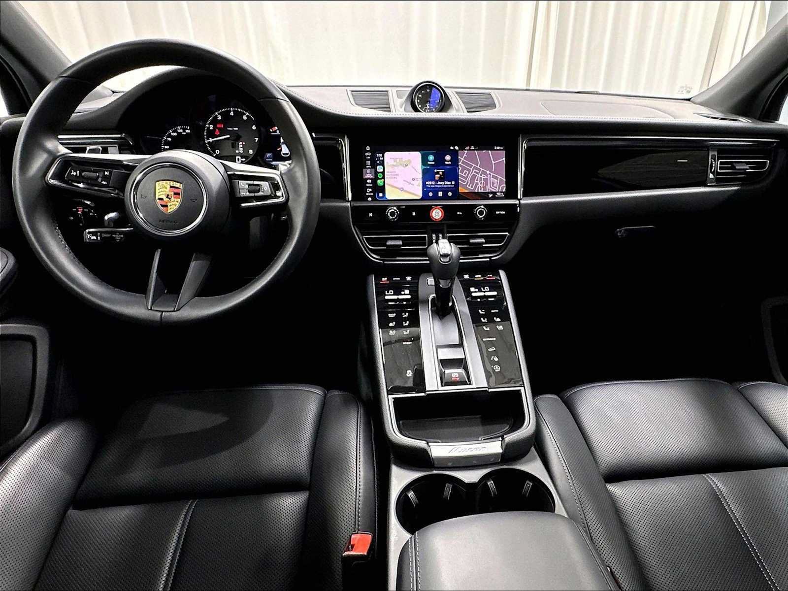 Used 2026 Porsche Macan AWD/4WD image 16