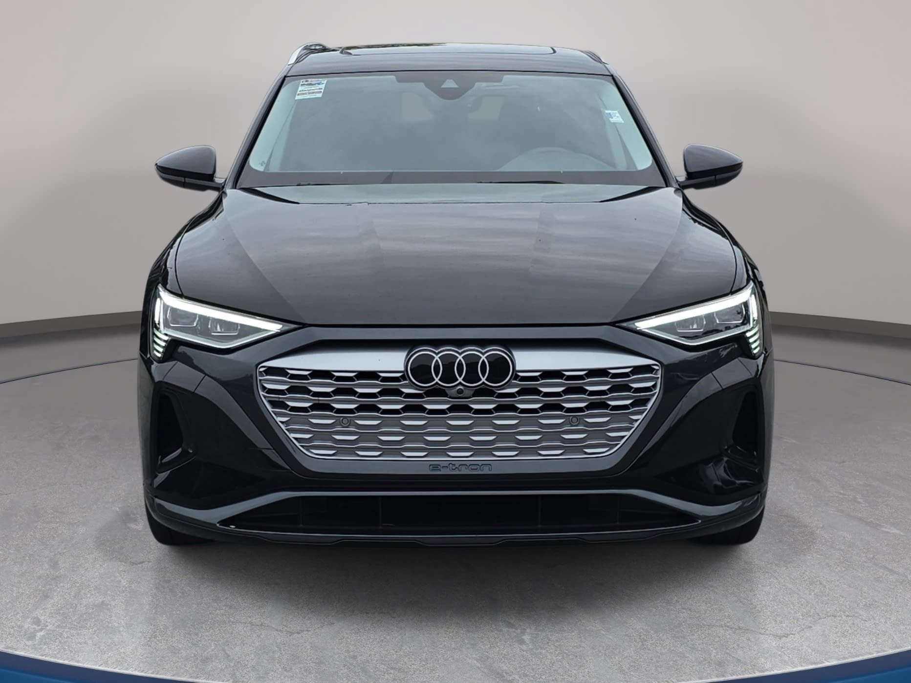 Used 2024 Audi Q8 e-tron Premium Plus AWD/4WD image 2