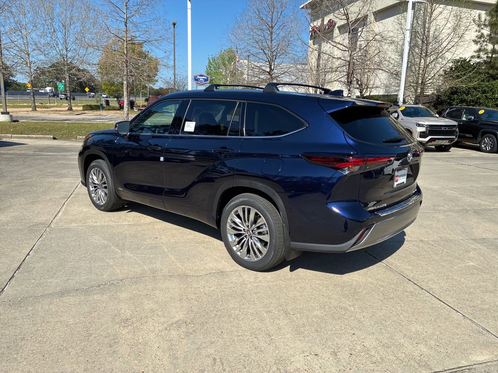 New 2026 Toyota Highlander Platinum image 3