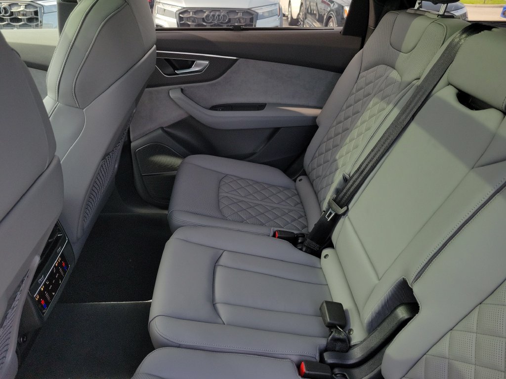New 2026 Audi SQ7 Premium Plus AWD/4WD image 25