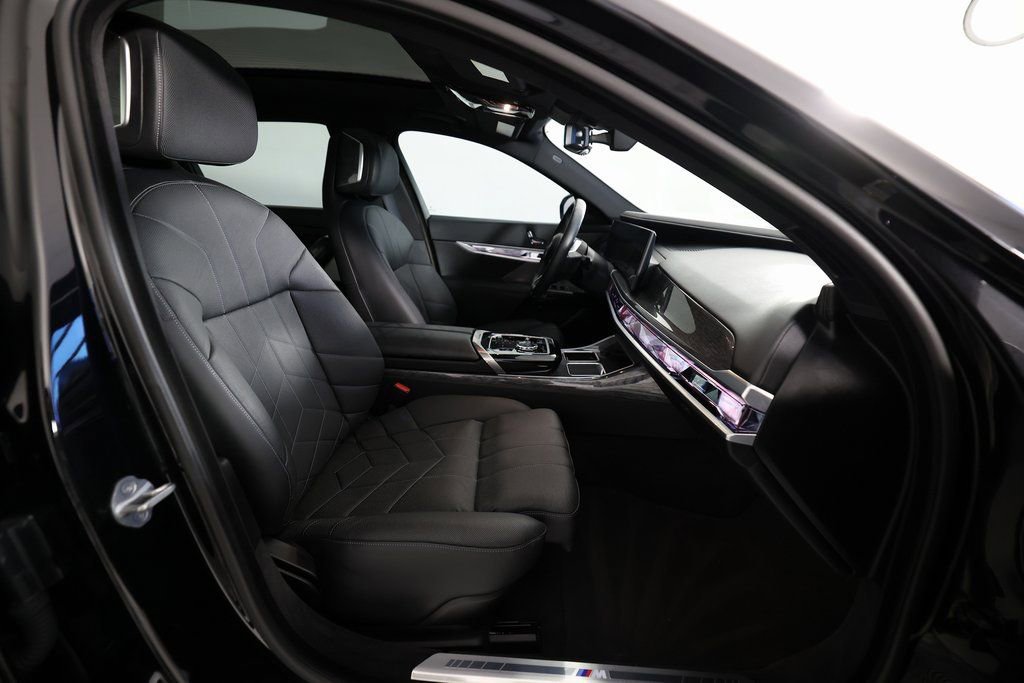 Used 2023 BMW i7 xDrive60 image 10