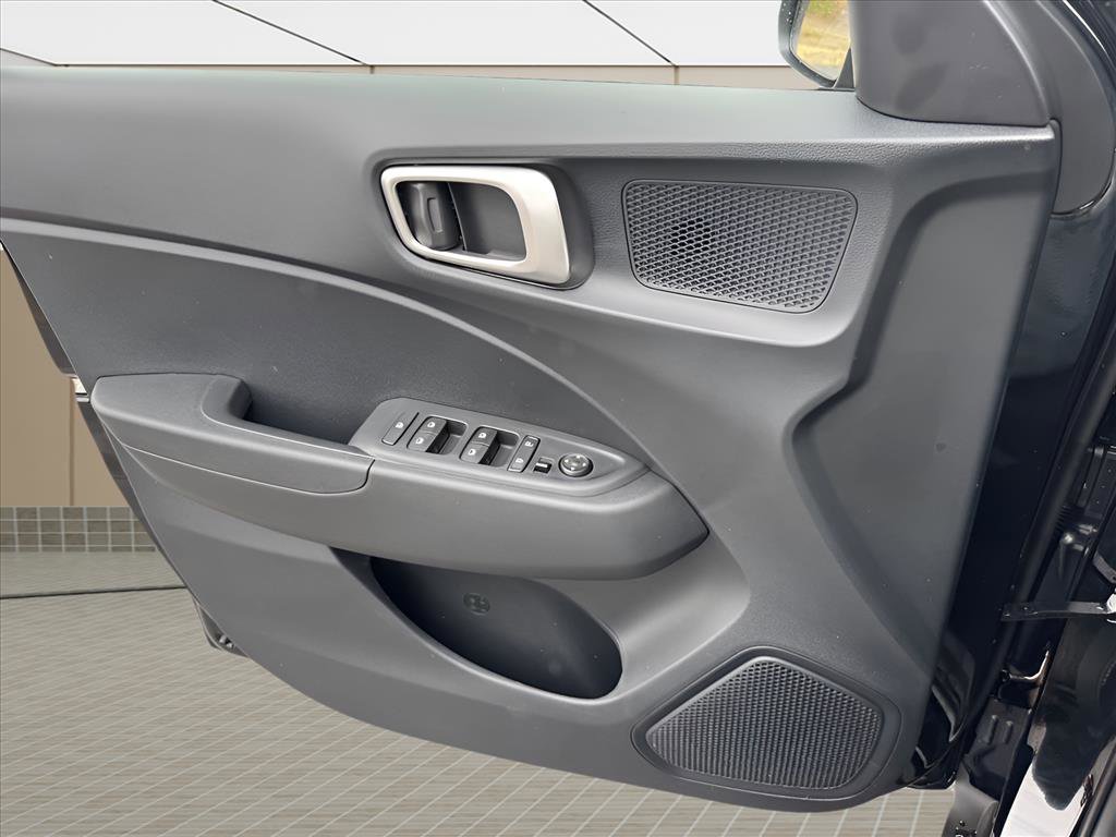 Used 2026 Hyundai Venue SEL FWD image 13