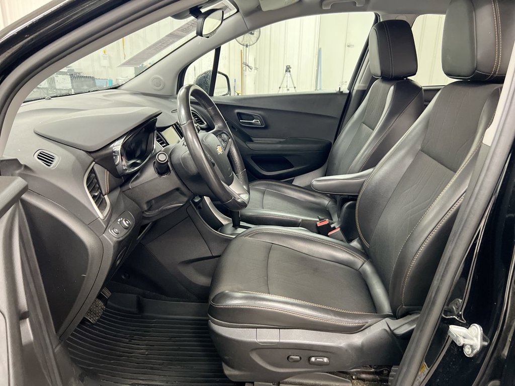 Used 2018 Chevrolet Trax LT w/ LT Convenience Package FWD image 19