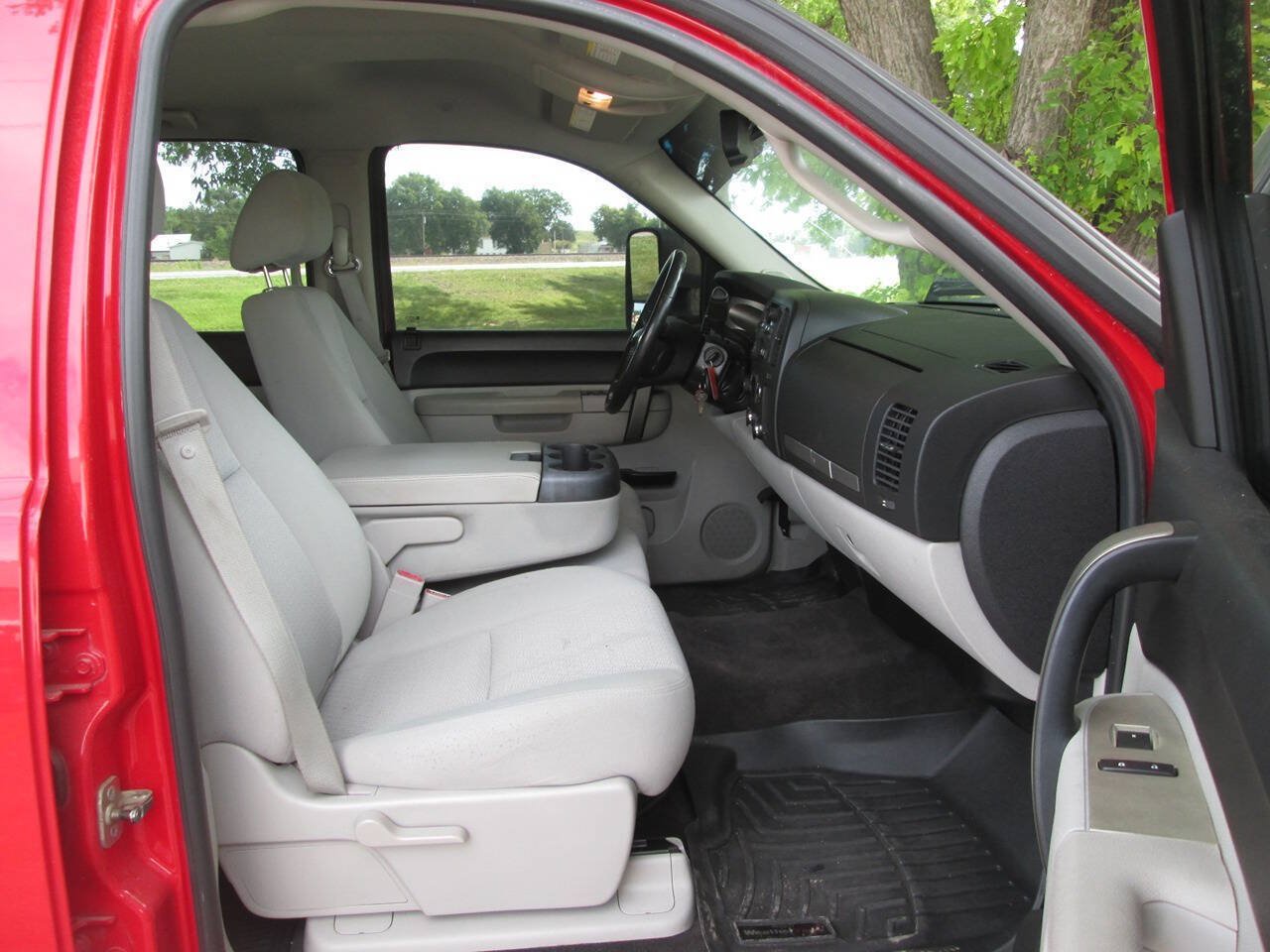 Used 2011 Chevrolet Silverado 2500 LT w/ Interior Plus Package AWD/4WD image 20