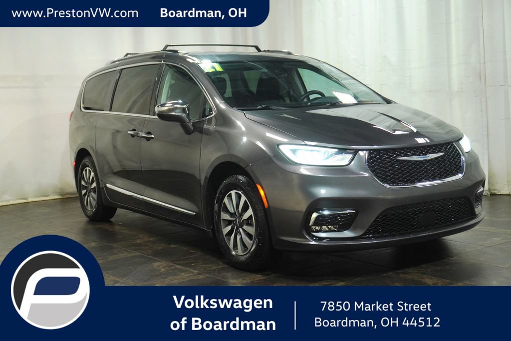 Used 2021 Chrysler Pacifica Limited w/ Uconnect Theater Family Group