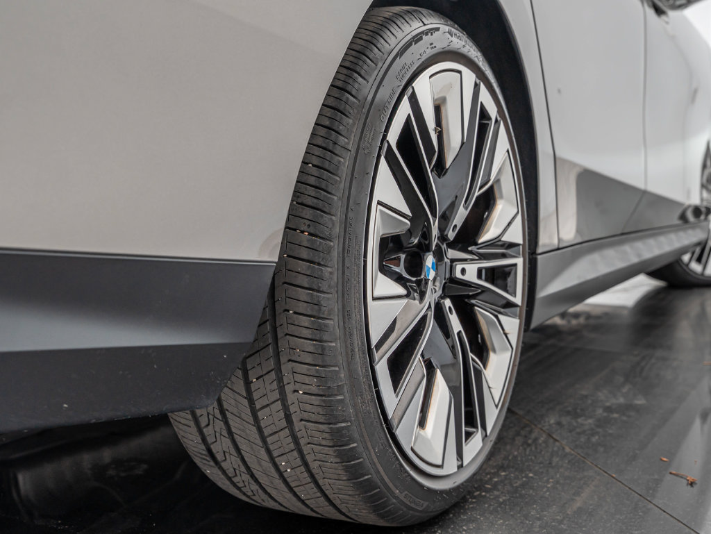 Certified 2025 BMW 530i xDrive w/ Premium Package AWD/4WD image 51