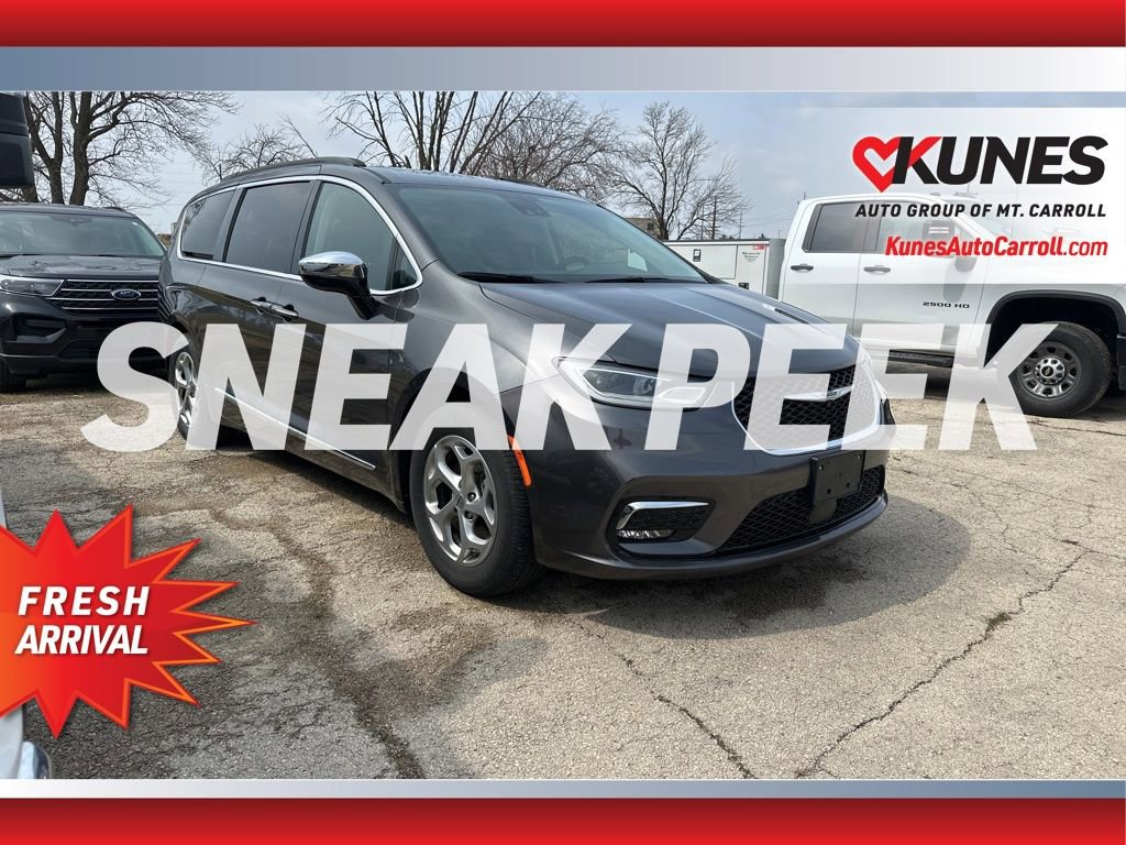 Used 2023 Chrysler Pacifica Limited image 1