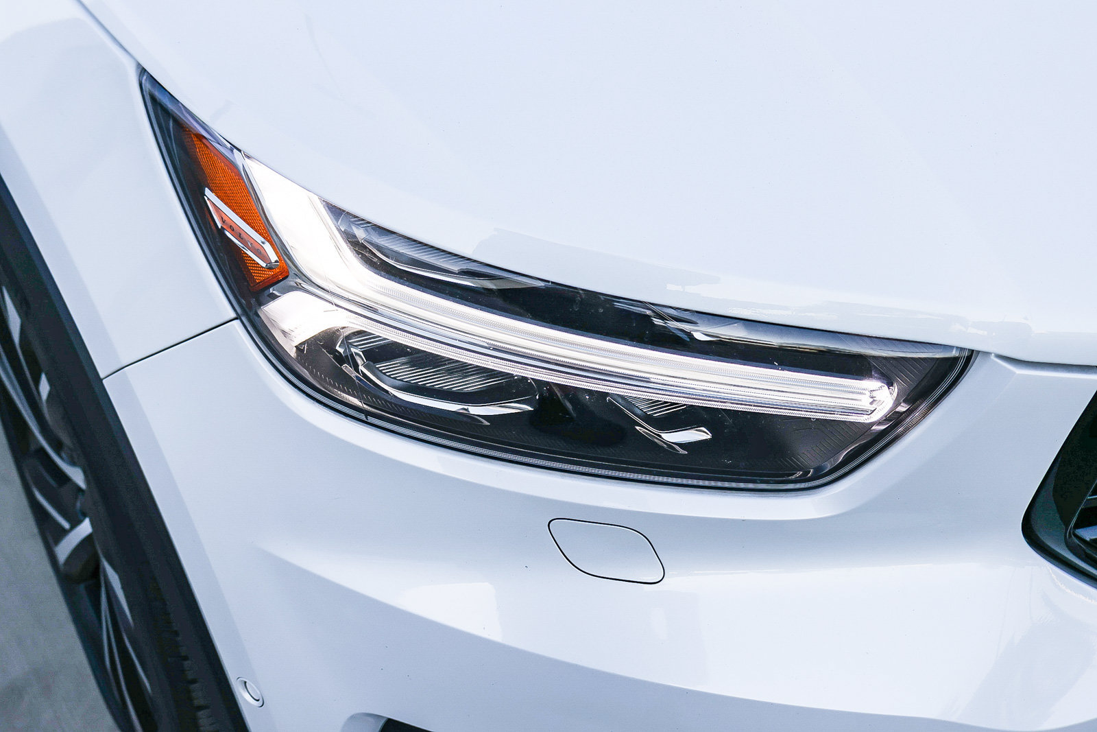 Used 2022 Volvo XC40 T4 R-Design w/ Advanced Package FWD image 16