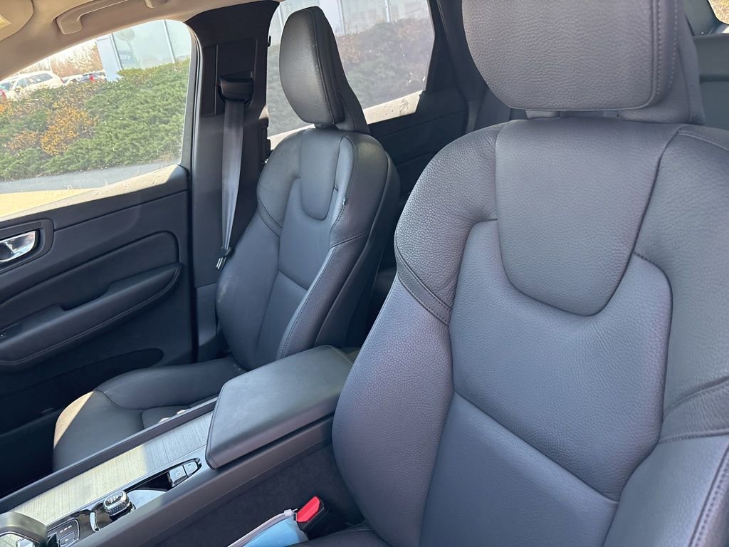 Certified 2025 Volvo XC60 B5 Plus image 14