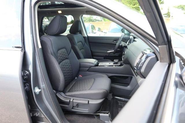 Certified 2025 Nissan Pathfinder SV w/ SV Premium Package FWD image 29