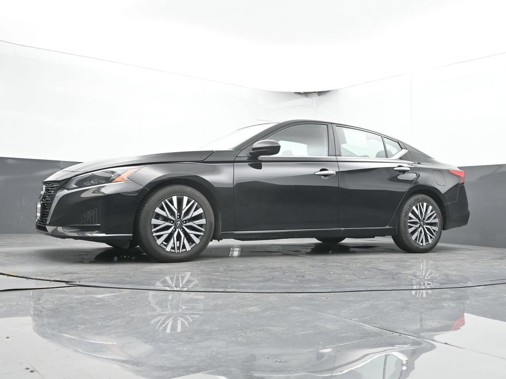 Used 2025 Nissan Altima 2.5 SV FWD image 47
