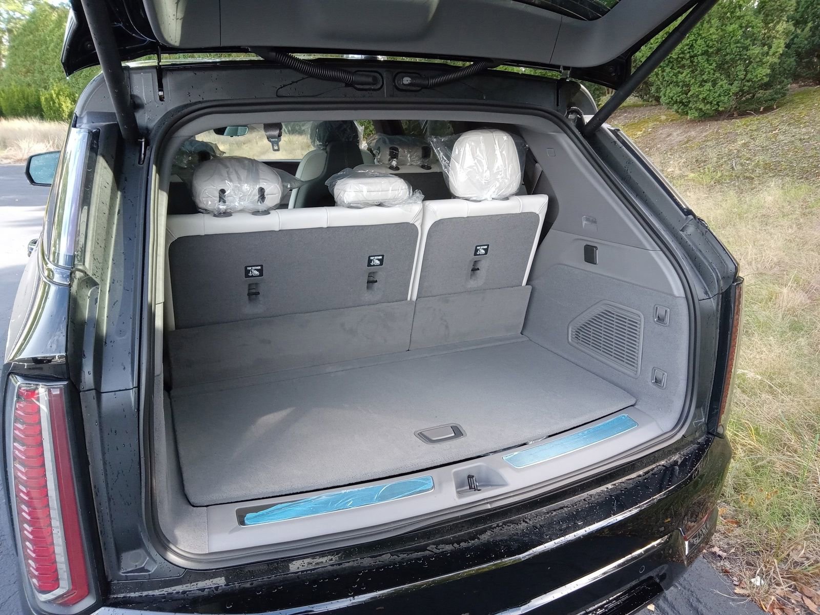 New 2026 Cadillac Escalade IQ Sport 1 w/ LPO, ONYX Package image 25