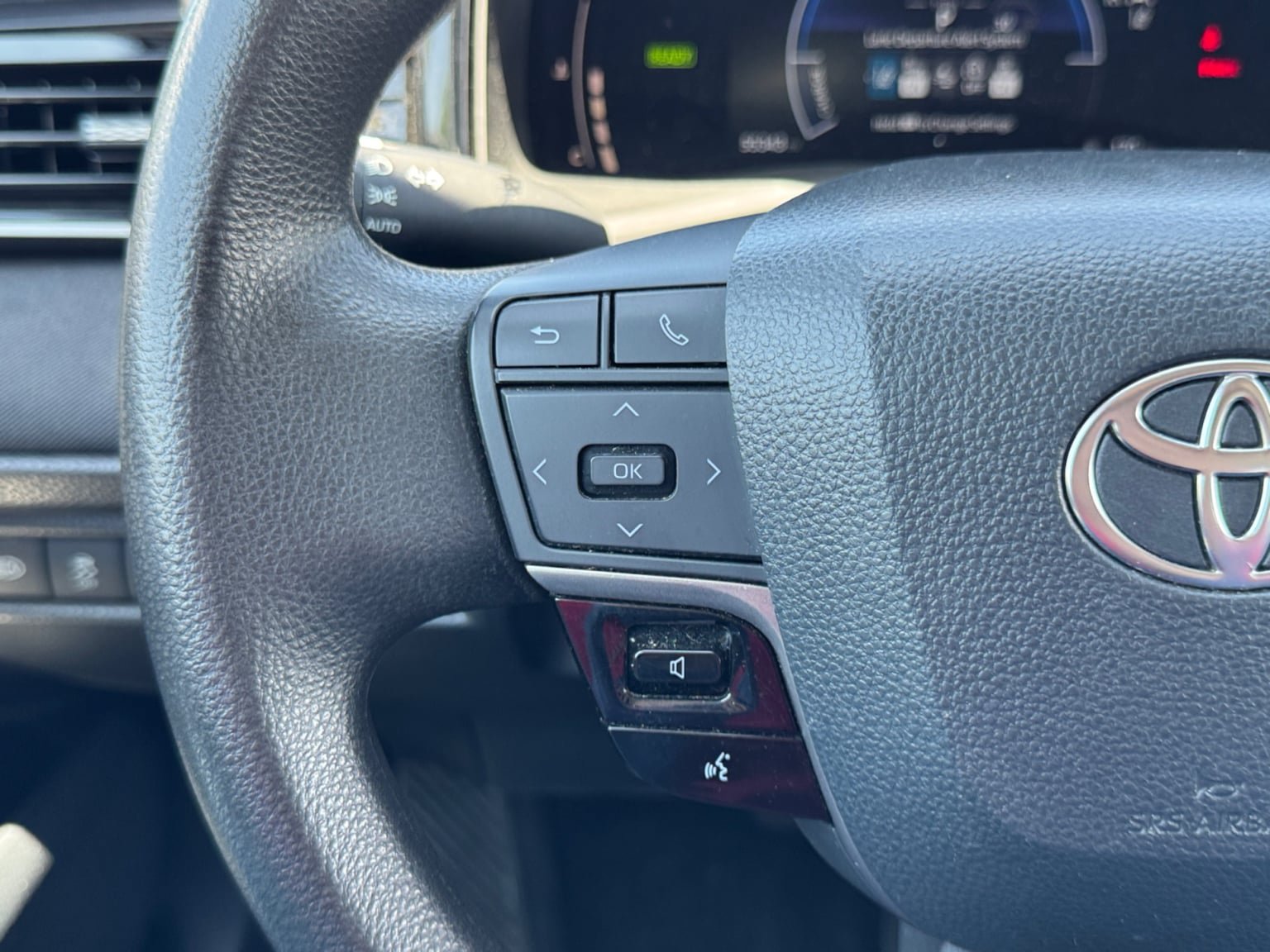 Used 2025 Toyota Camry LE FWD image 22