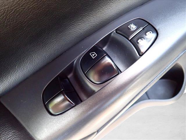 Used 2016 Nissan Sentra SR w/ SR Premium Package FWD image 13