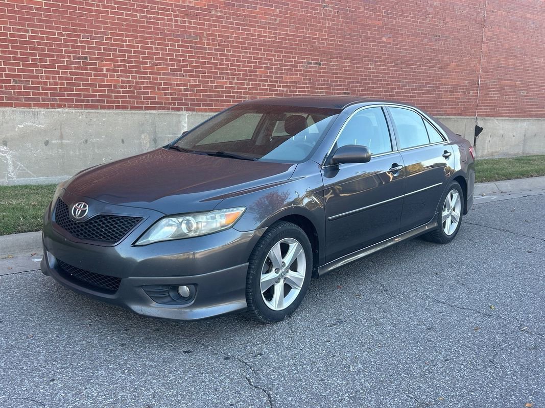 Used 2011 Toyota Camry image 1