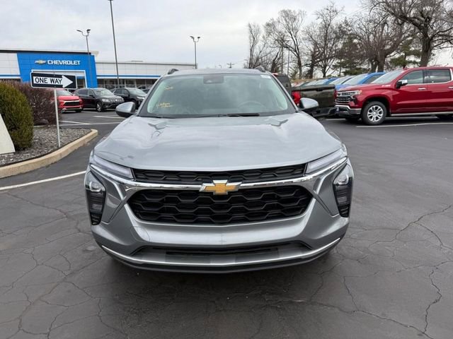 Used 2025 Chevrolet Trax LT w/ Driver Confidence Package image 9