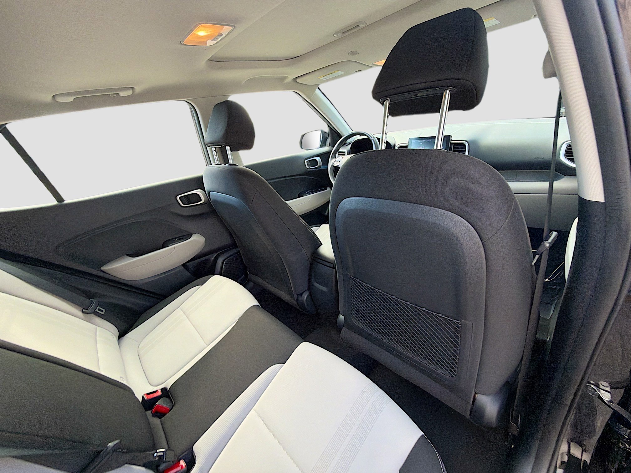 Used 2022 Hyundai Venue SEL image 26