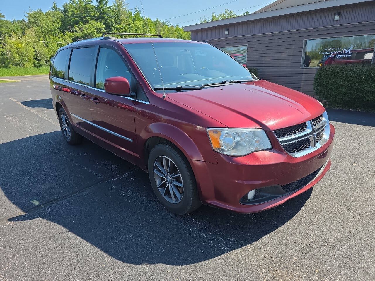 Used 2017 Dodge Grand Caravan Crew FWD image 4