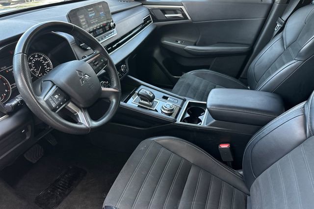 Used 2024 Mitsubishi Outlander SE image 11