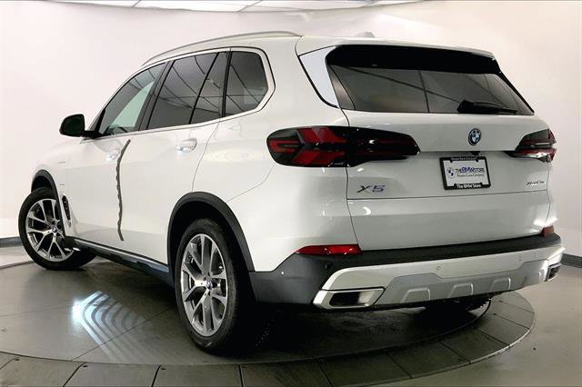 New 2026 BMW X5 xDrive50e image 2