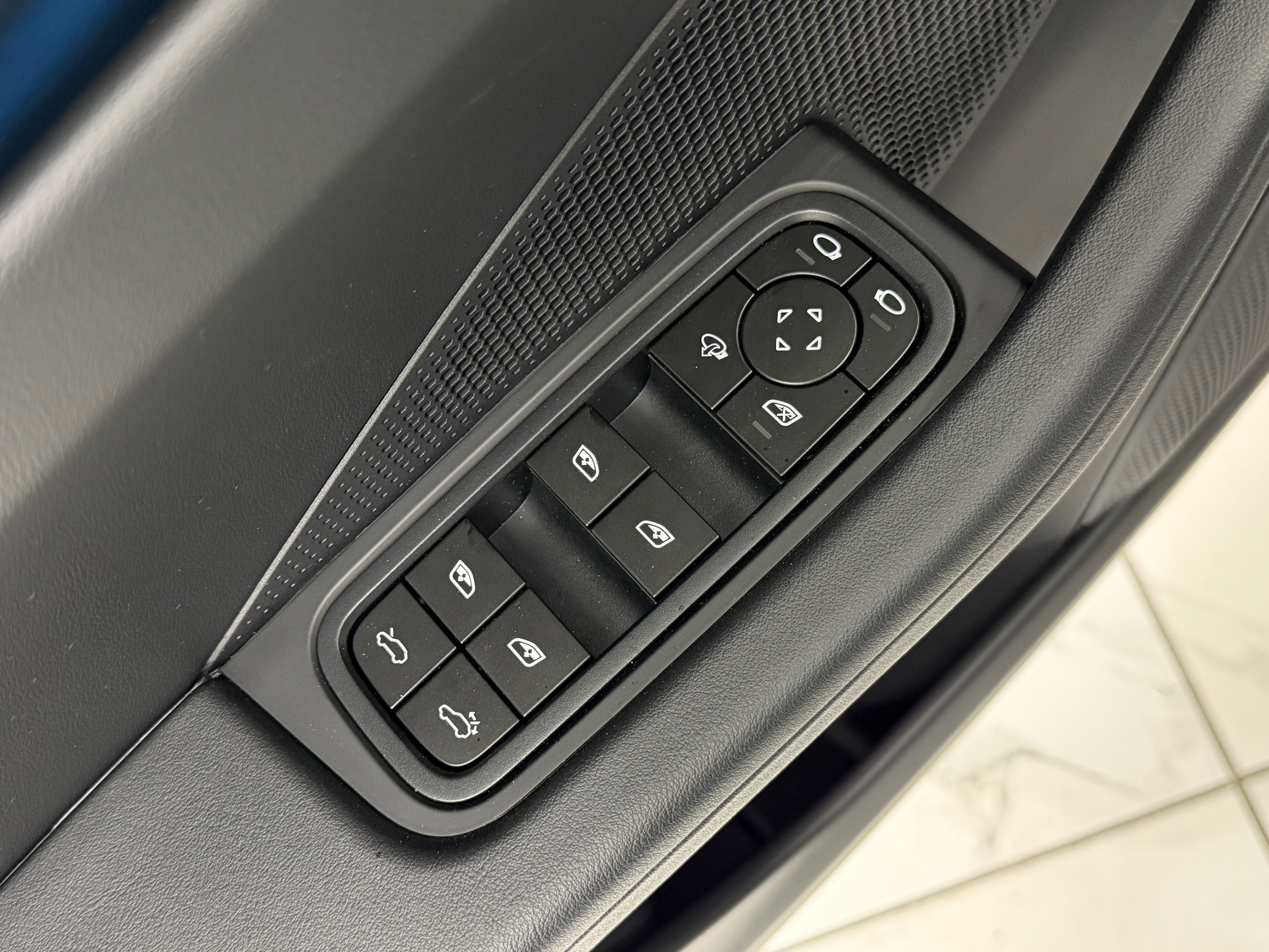 New 2026 Porsche Macan 4 Electric image 28