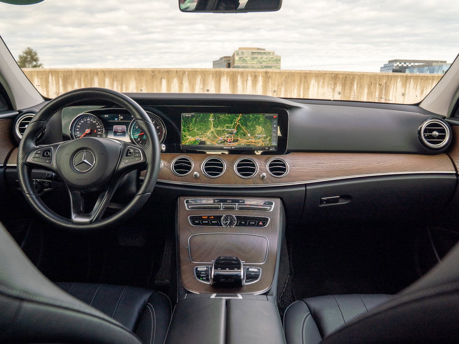 Certified 2018 Mercedes-Benz E 300 4MATIC image 19