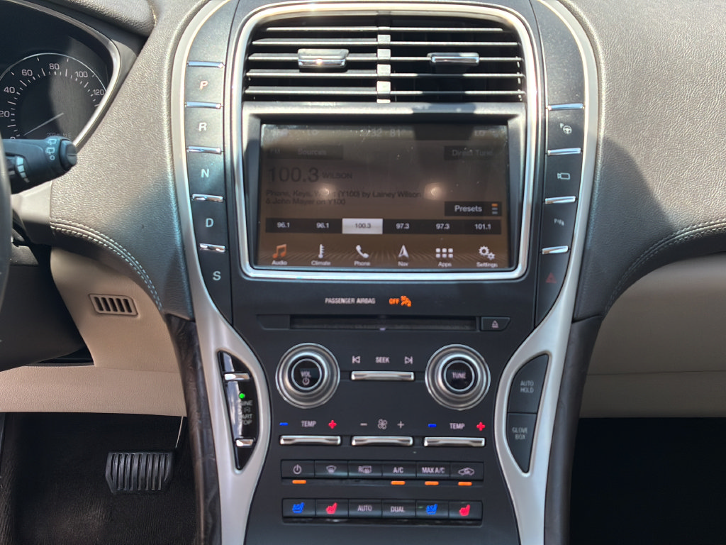 Used 2017 Lincoln MKX Reserve FWD image 29
