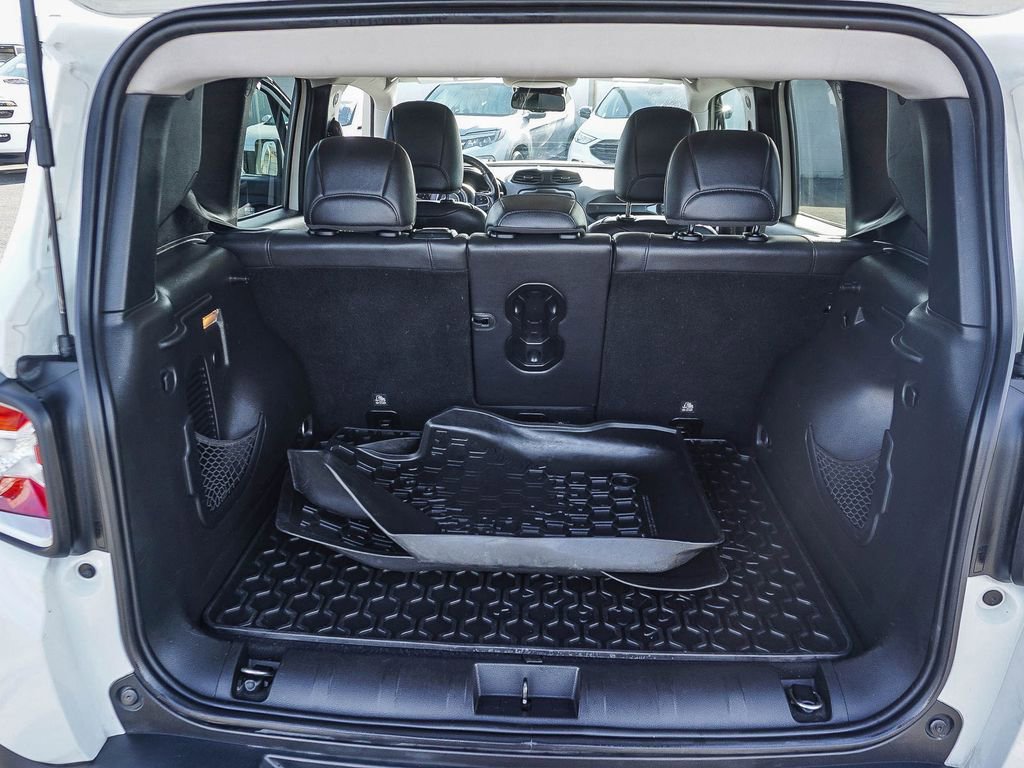 Used 2018 Jeep Renegade Limited w/ Safety & Security Group FWD image 24