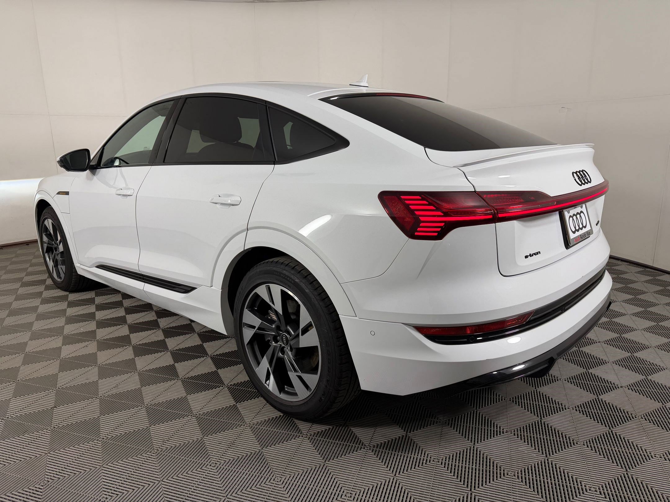 Certified 2023 Audi e-tron Premium w/ Convenience Plus Package AWD/4WD image 3
