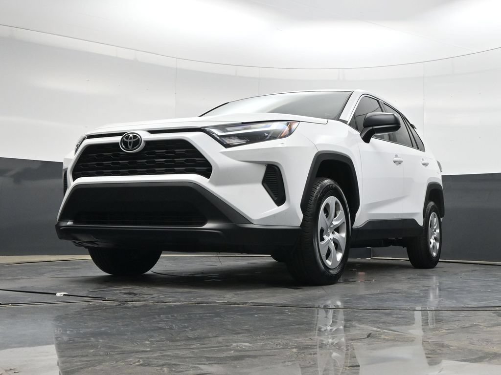Used 2025 Toyota RAV4 LE FWD image 28